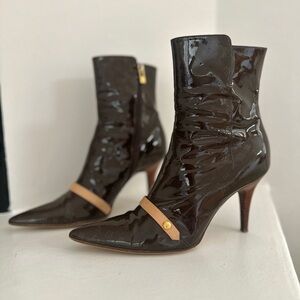 LOUIS VUITTON 🔒 LV Monogram Brown Patent Ankle Boots with Lock Charm Zip Sz 37.5
